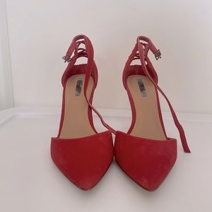 Tahari Suede Heels – Size 8